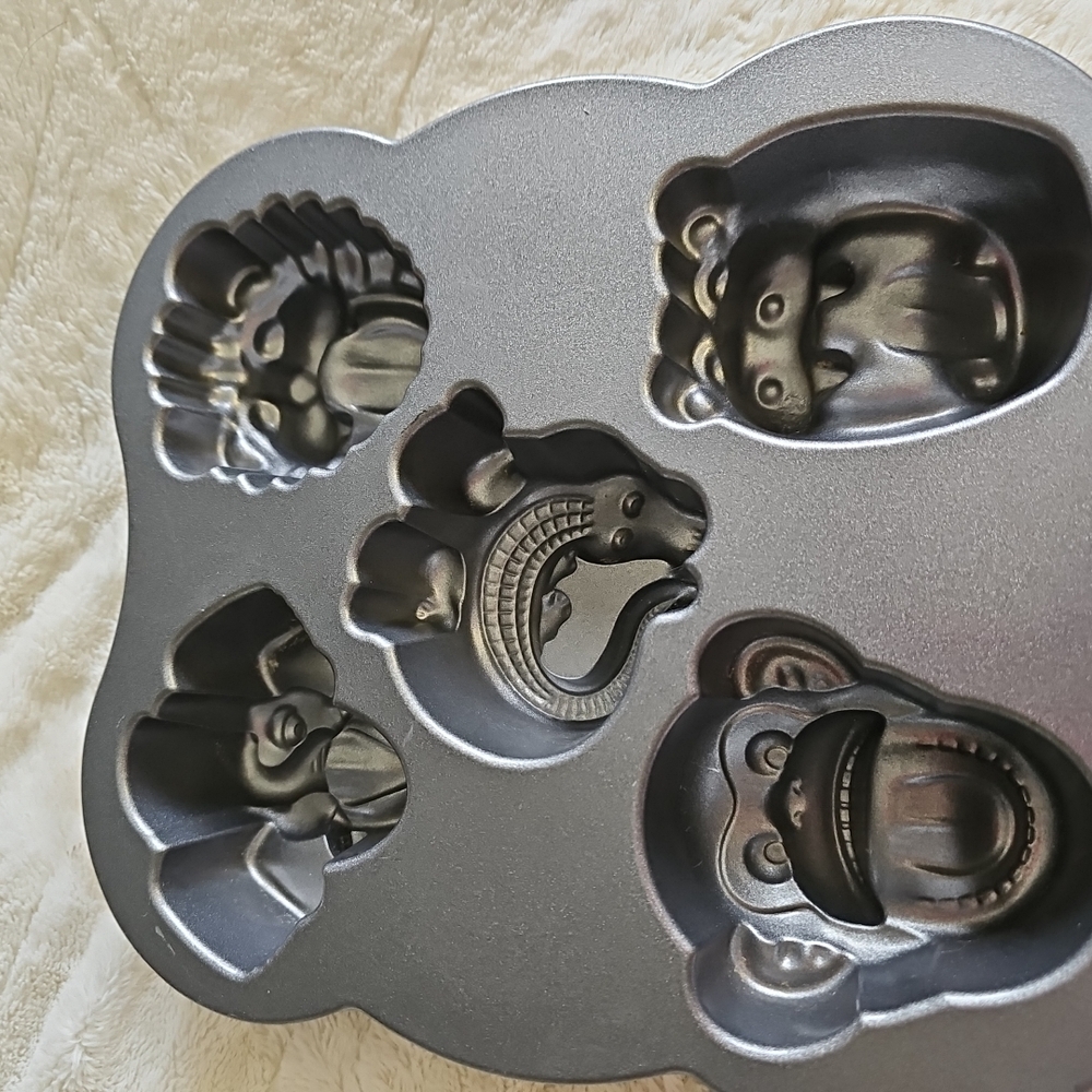 Nordic Ware Zoo Animal Cakelet Pan - Gray